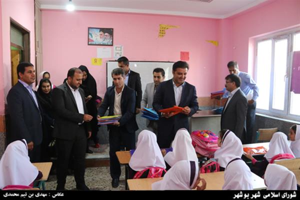 حضور اعضای شورای اسلامی شهر بوشهر و شهردار  در مدارس محلات جنوبی