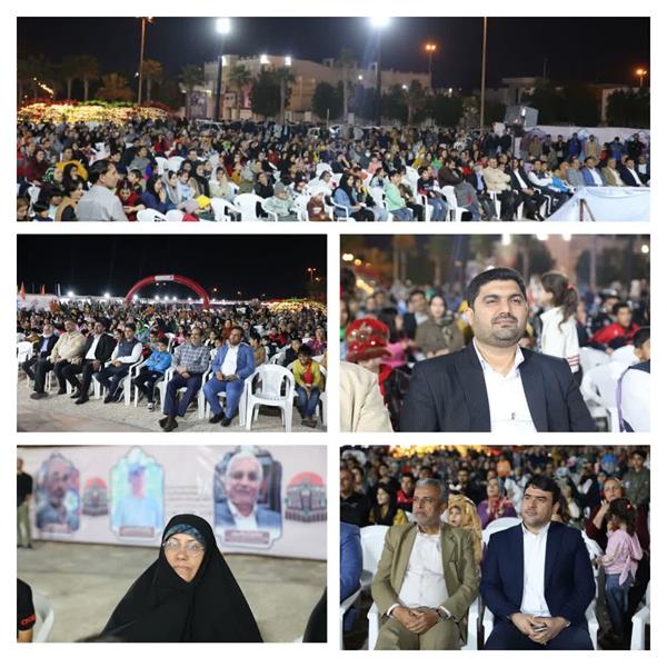 حضور رییس و جمعی از اعضای شورا در آیین جشن های  روز بوشهر در میدان رئیسعلی دلواری